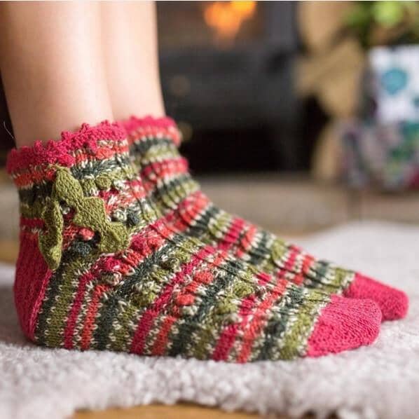 Free Holly Berry Christmas Socks Pattern! - Tangled Yarn