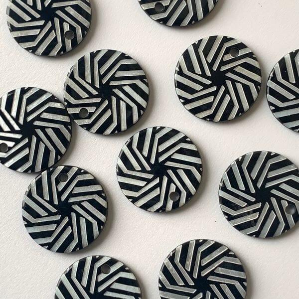18mm - Black and White Shell Button - Tangled Yarn