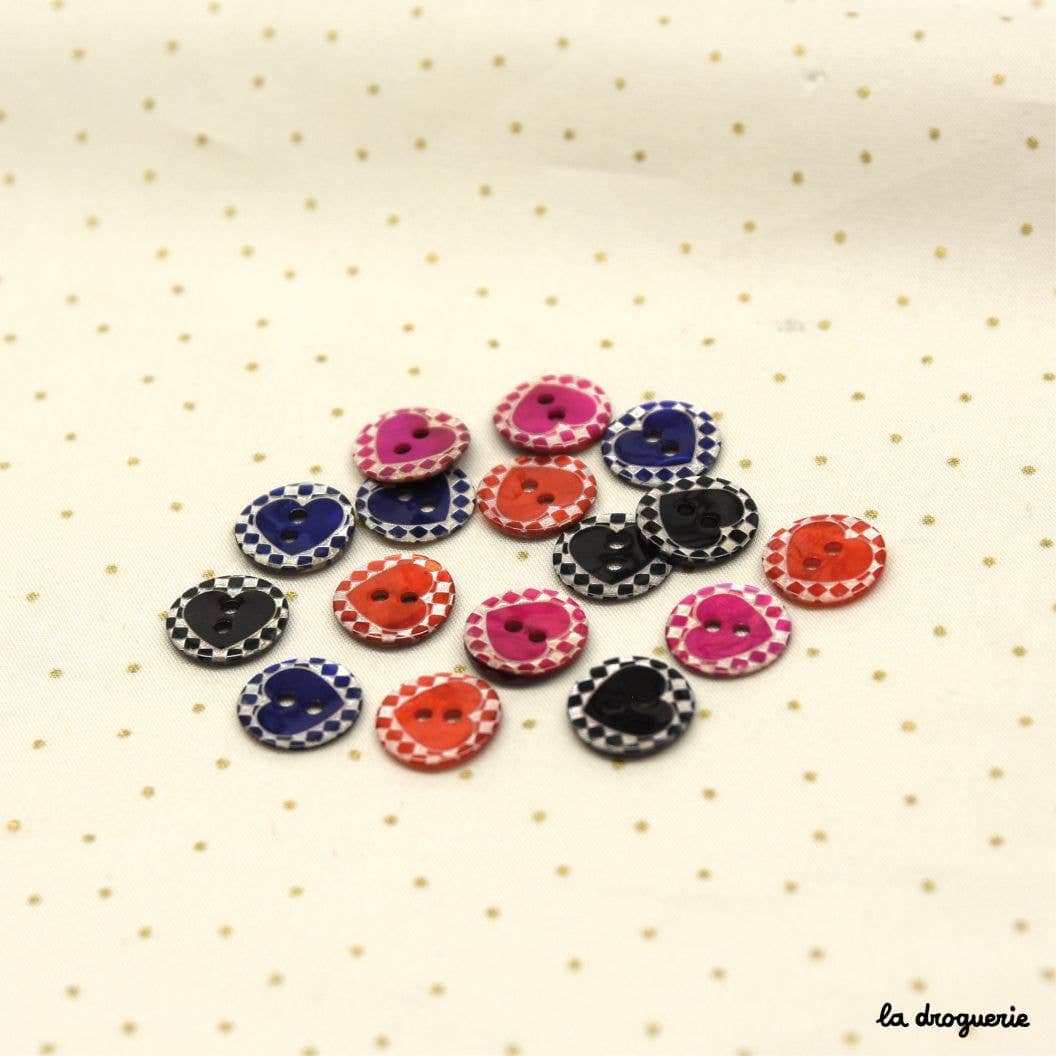 “Akoya” button engraved with heart on checkerboards 15 mm