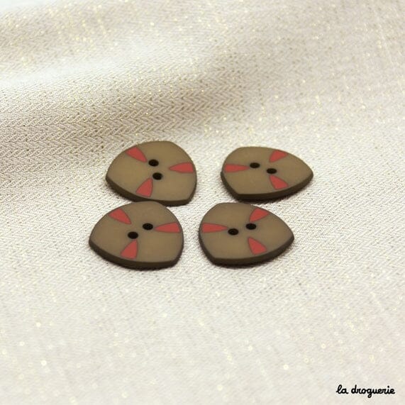 Khaki triangular 20 mm button