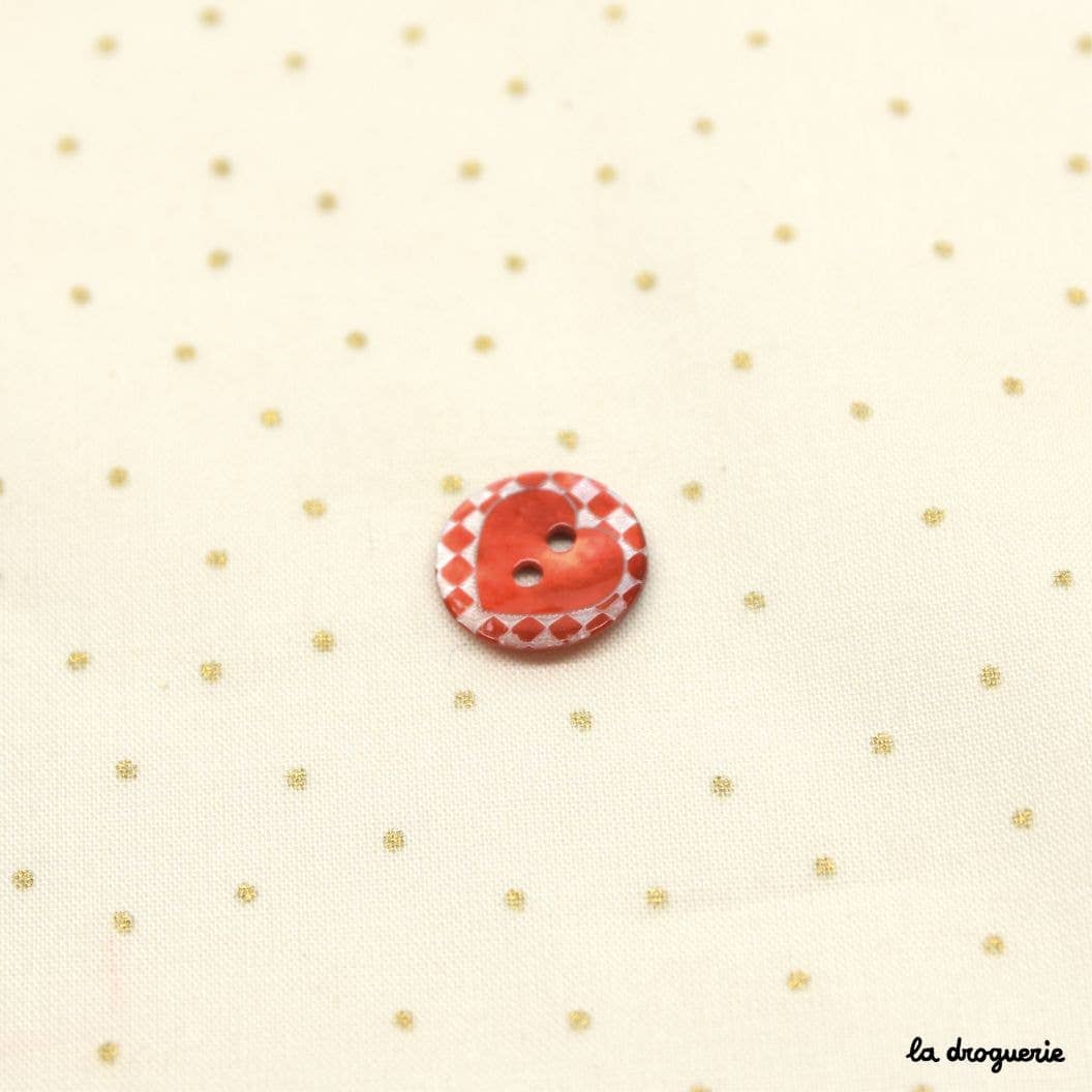 “Akoya” button engraved with heart on checkerboards 15 mm
