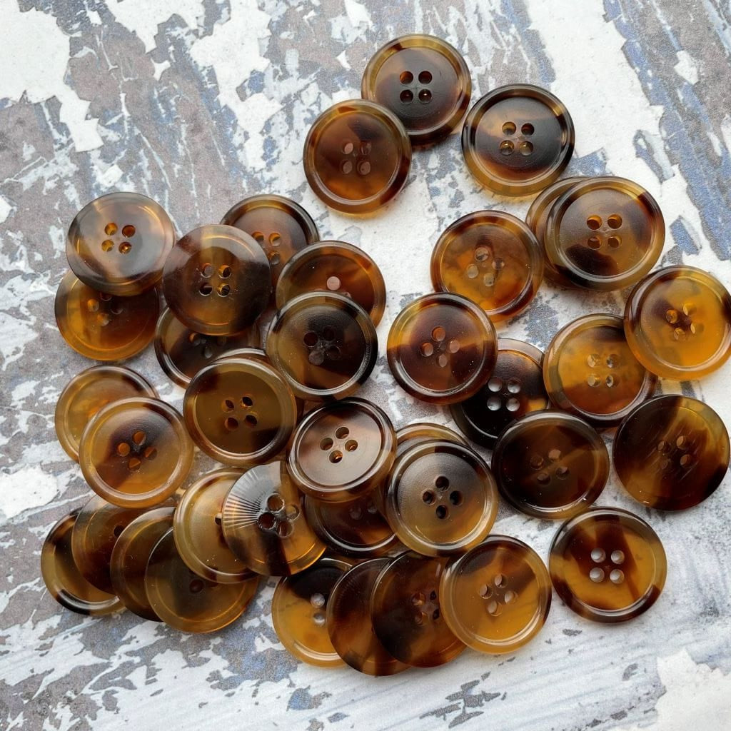 Galalith Button | 20mm | Tangled Yarn UK