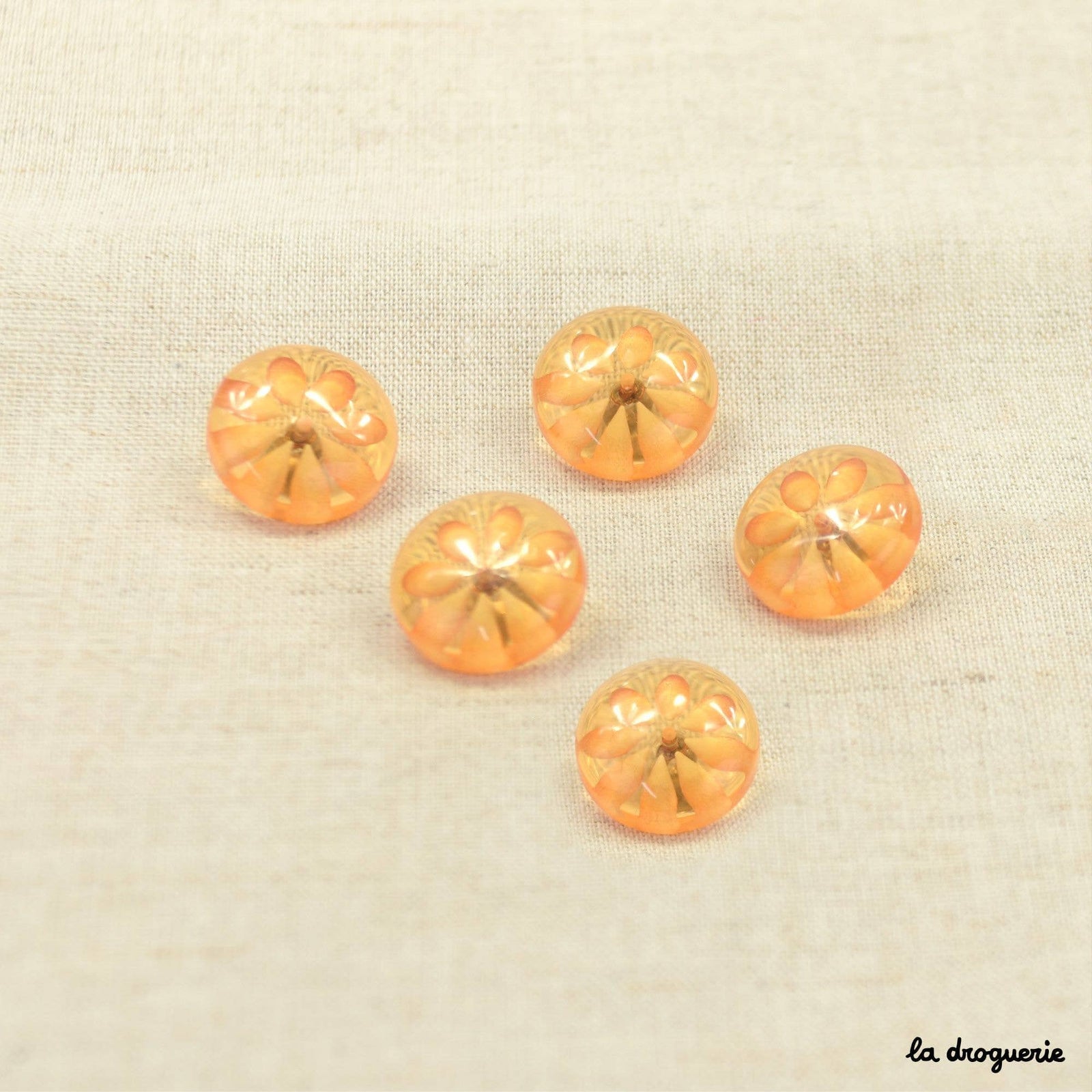 18 mm “Retro Daisy” button