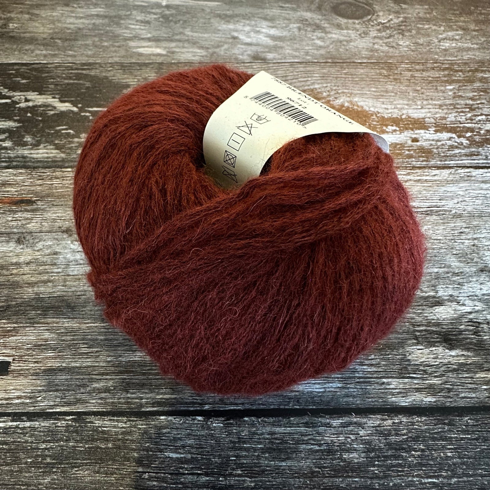 Camarose Snefnug | braedt orange| Tangled Yarn UK