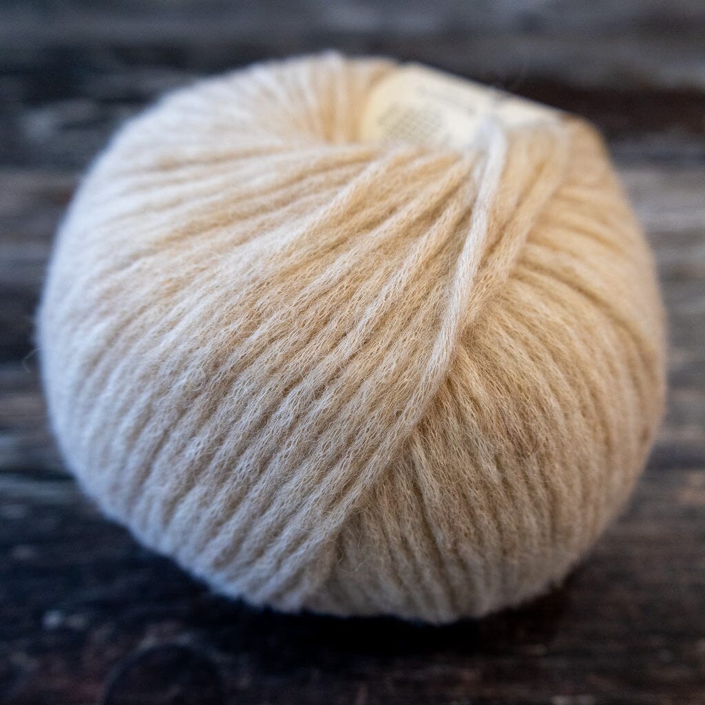 Camarose Snefnug | Beige| Tangled Yarn UK