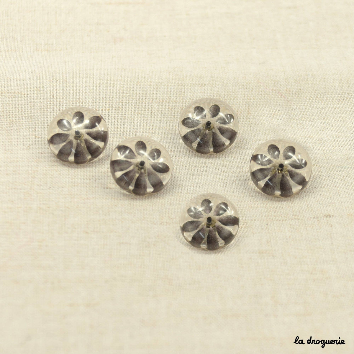 18 mm “Retro Daisy” button