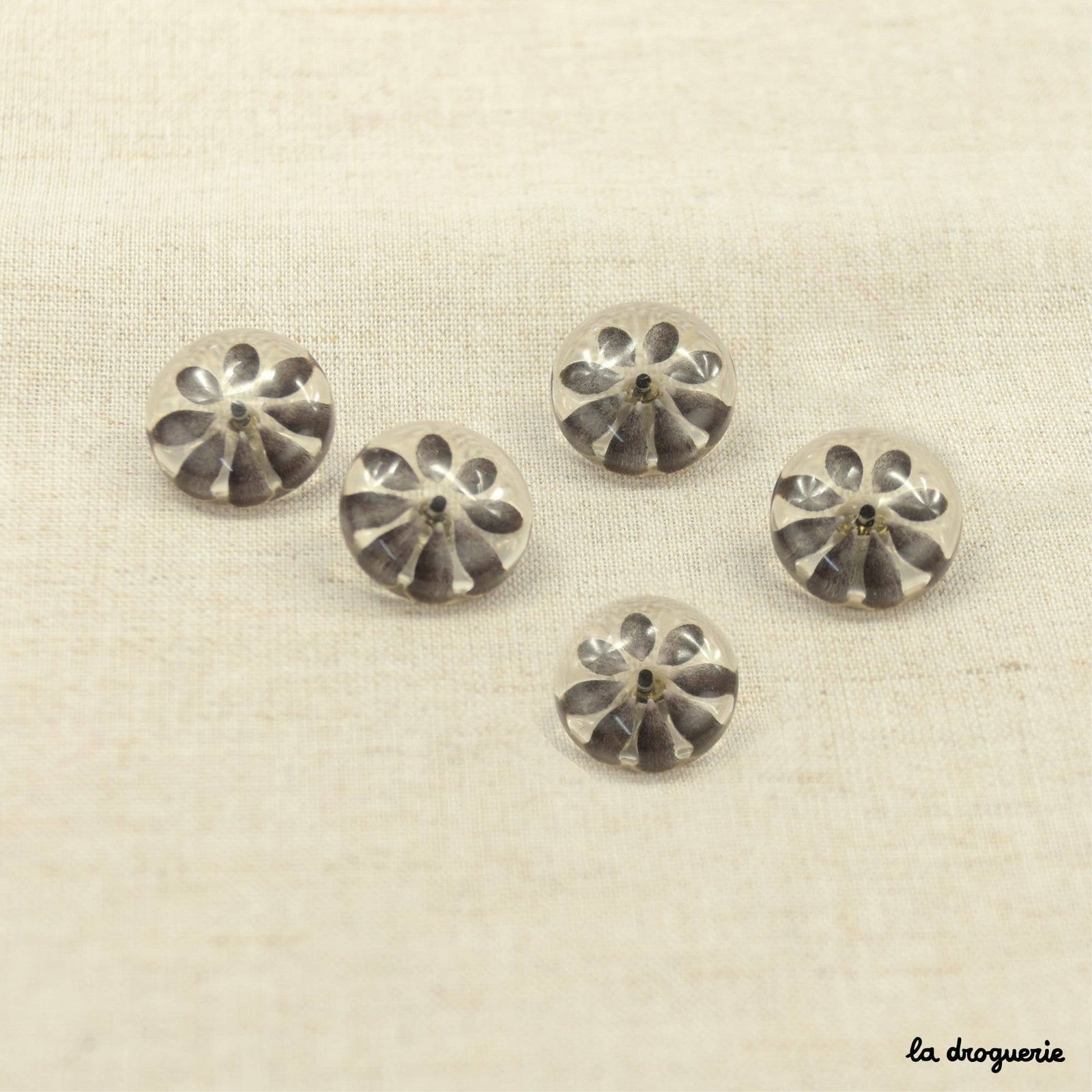 18 mm “Retro Daisy” button