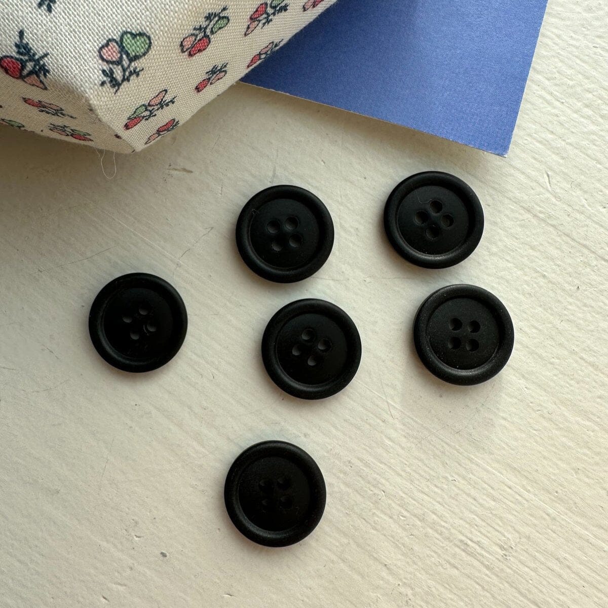 Petiteknit Galait 18mm Black Button | Tangled Yarn UK