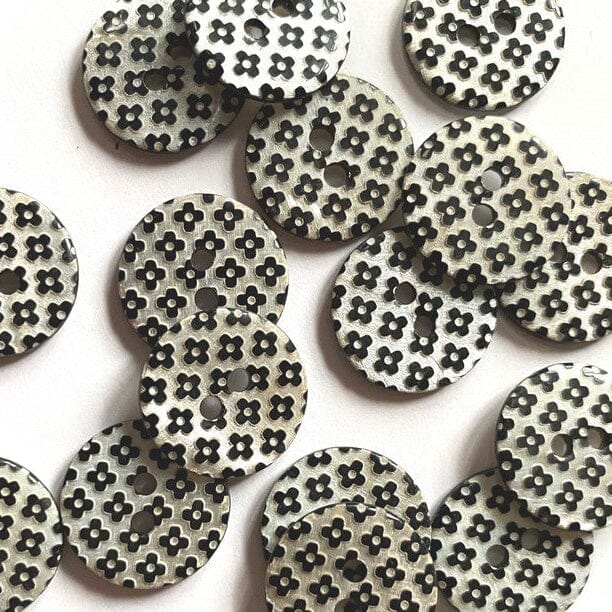15mm Flat White Shell Floral Button | Tangled Yarn UK
