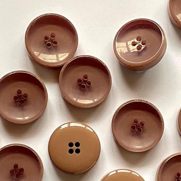 TextileGarden 15mm - Opaque &amp; Glossy Brown/Taupe Button -  - Buttons