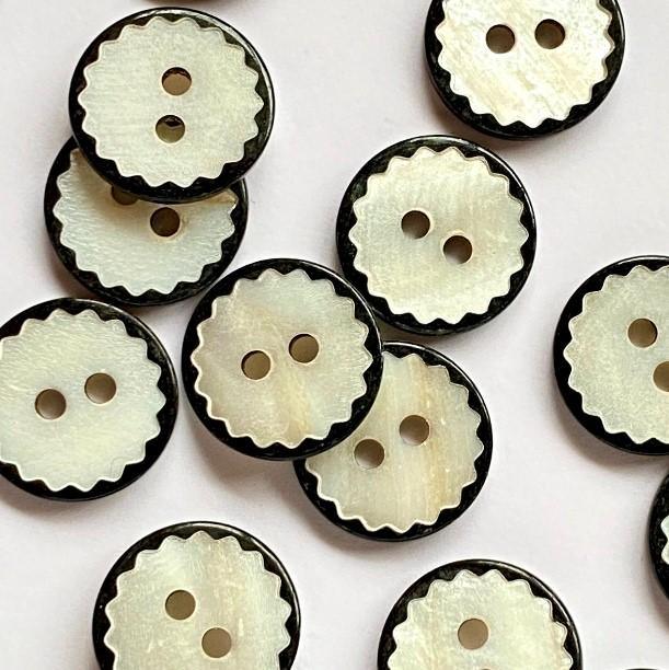 TextileGarden 13mm - White Shell with Black Edge Button -  - Buttons