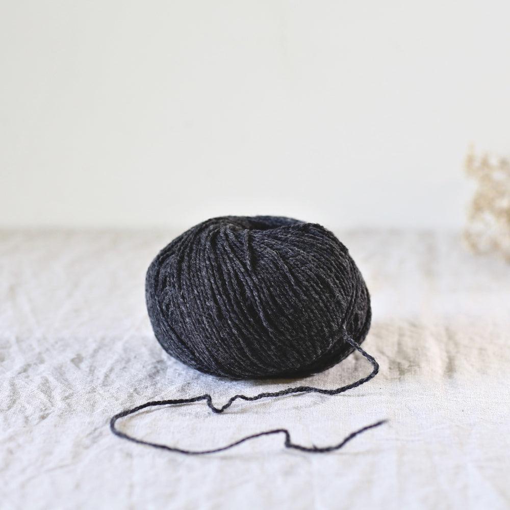 de rerum natura De Rerum Natura Ulysse - fusain - Sport Weight Yarn