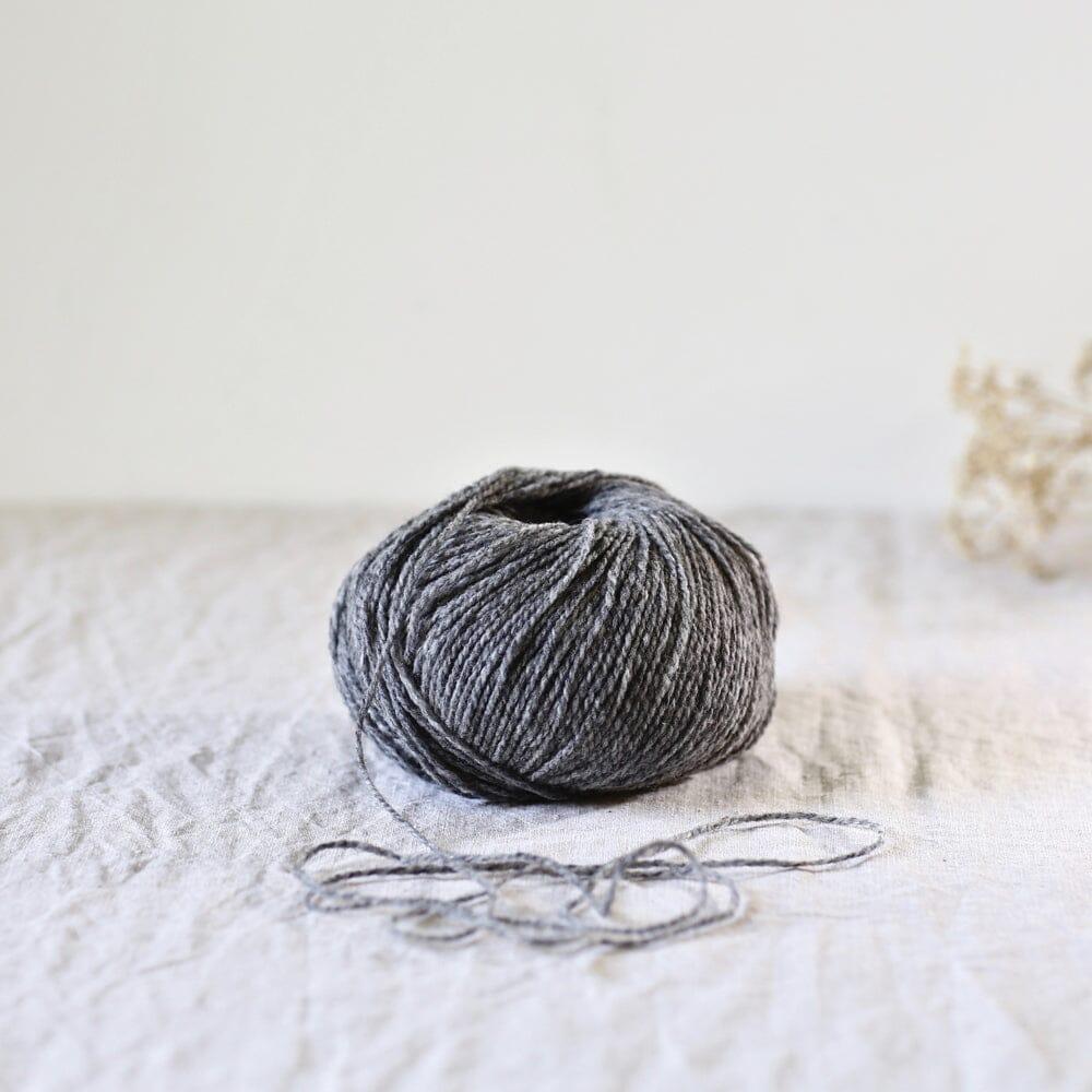 de rerum natura De Rerum Natura Ulysse - granit - Sport Weight Yarn